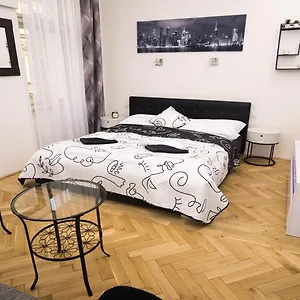  Апартаменты Black & White By Wenceslas Square And Muzeum